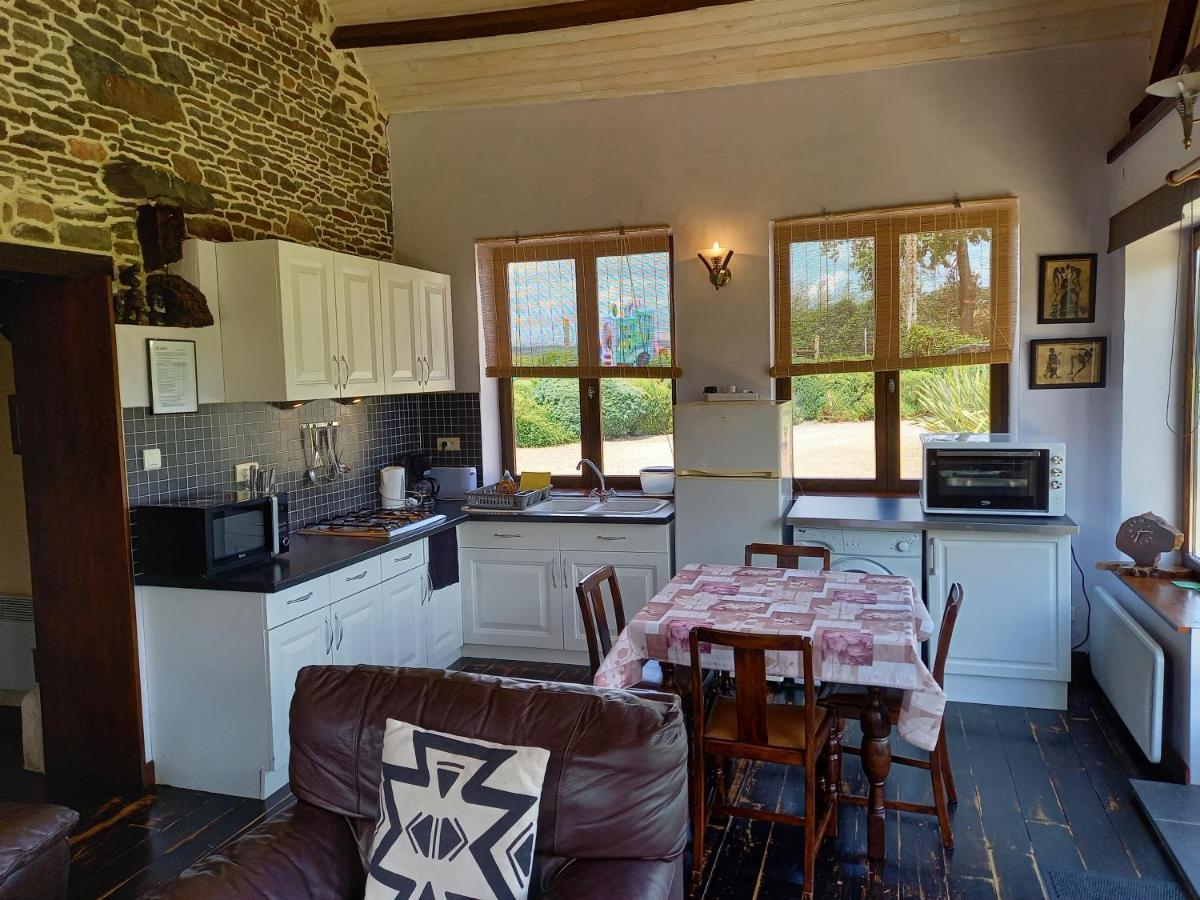 La Gasteboisiere With Swimming Pool And Games Room Le Mesnil-Adelee Exteriör bild