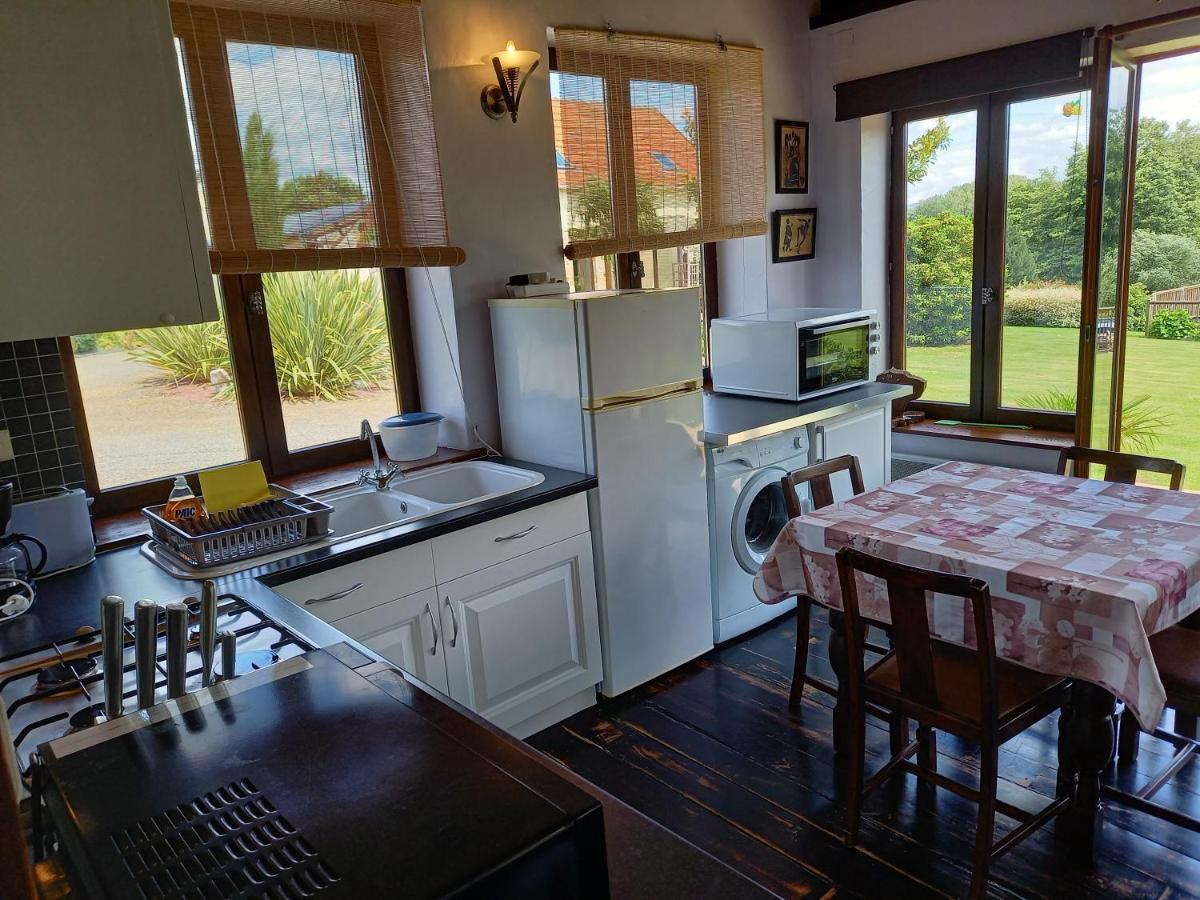 La Gasteboisiere With Swimming Pool And Games Room Le Mesnil-Adelee Exteriör bild